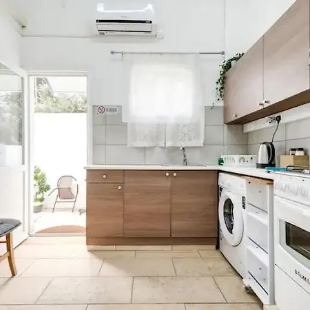 Cozy And Traditional - Ec Apartment